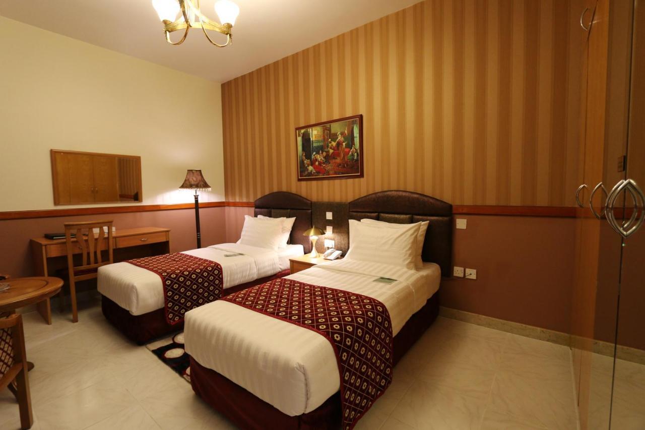New California Hotel Dubai Eksteriør billede