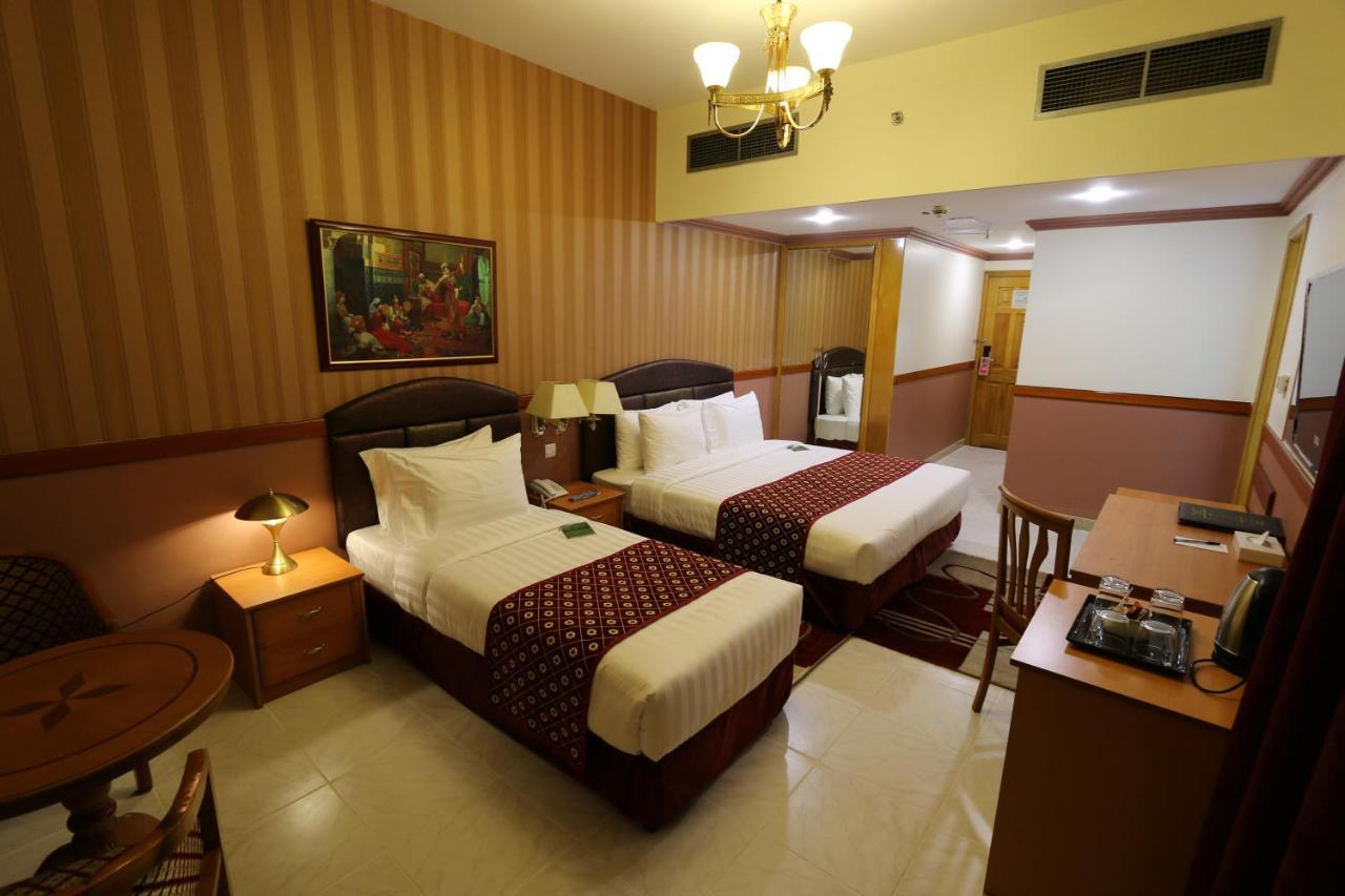 New California Hotel Dubai Eksteriør billede