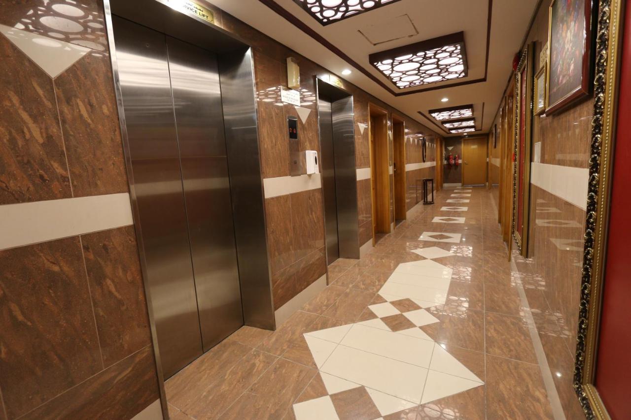 New California Hotel Dubai Eksteriør billede