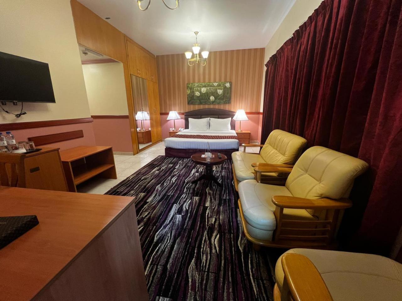 New California Hotel Dubai Eksteriør billede