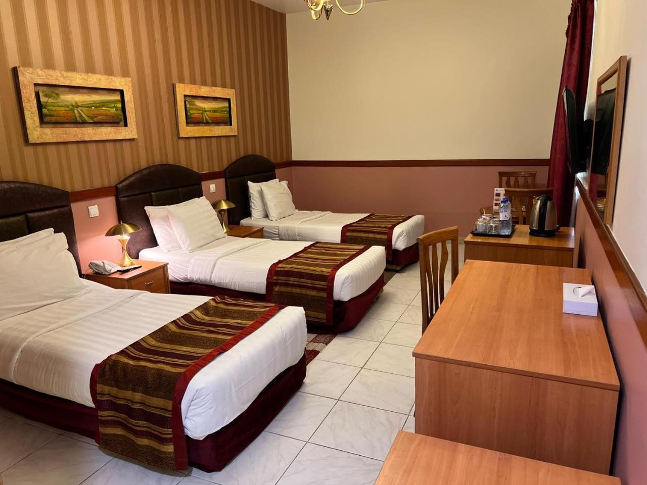 New California Hotel Dubai Eksteriør billede